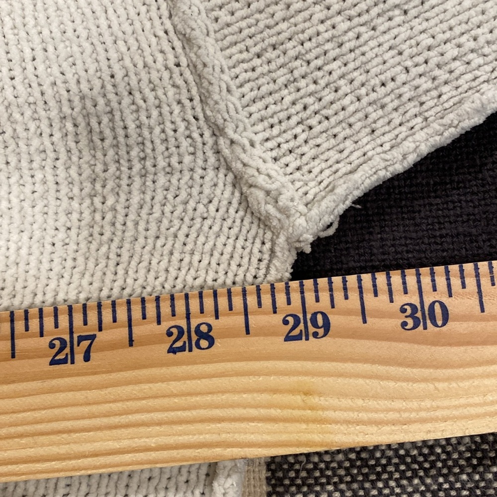 Abercrombie & Fitch Chenille Soft Sweater Ivory Gray Color  Size Medium - Picture 7 of 9